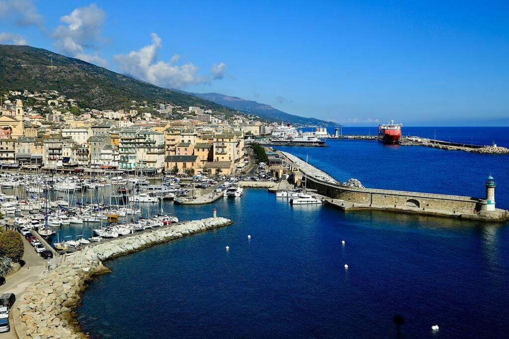 Entierement Renovee Avec Piscine En Plein Coeur De Bastia - Corse *